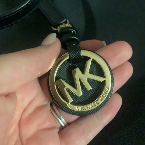 Large MK Travel Tote 🥰 - Picture 4 of 5